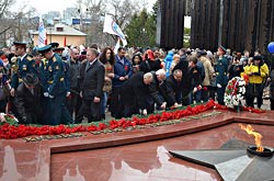 В Хабаровск прибыла частица Вечного огня.